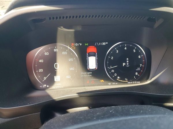 2022 VOLVO XC40 R-Design