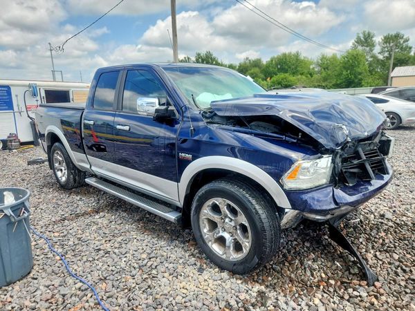 2015 RAM 1500 LARAMIE QUAD CAB 4X4