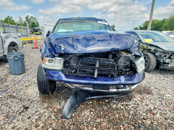 2015 RAM 1500 LARAMIE QUAD CAB 4X4
