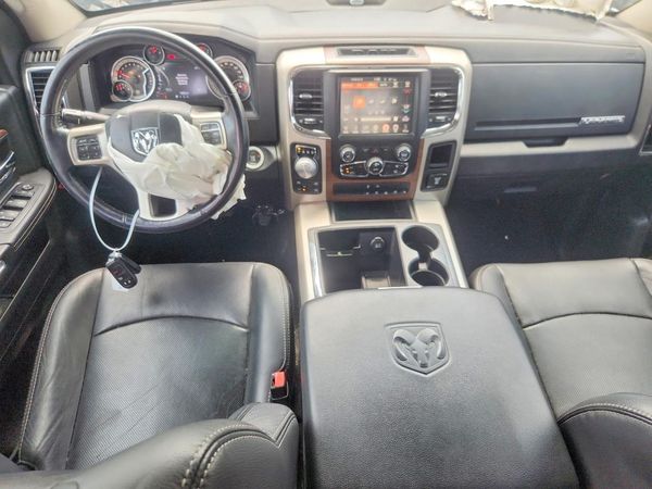 2015 RAM 1500 LARAMIE QUAD CAB 4X4