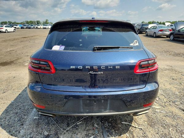 2018 PORSCHE MACAN