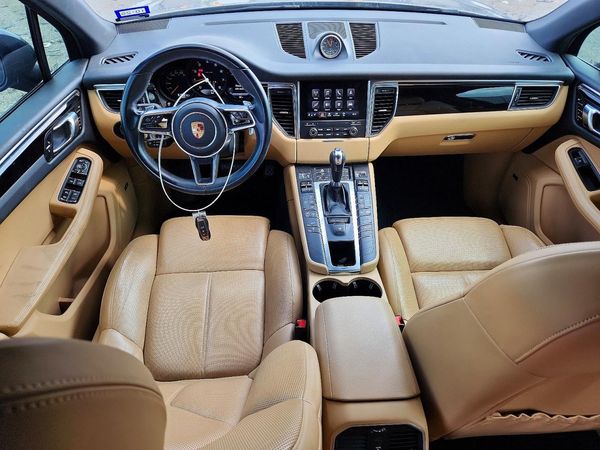 2018 PORSCHE MACAN