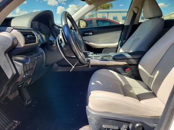 2016 LEXUS IS 200t