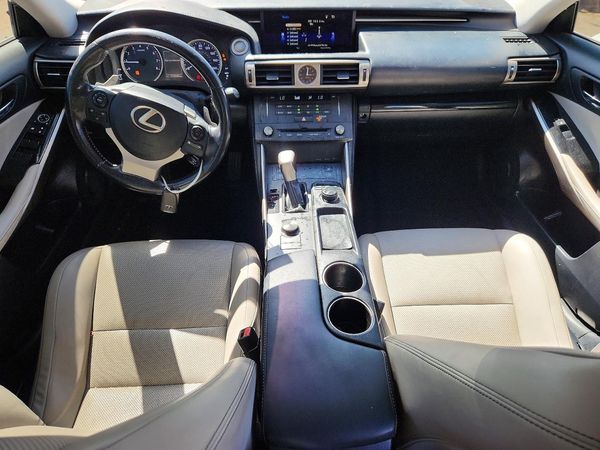 2016 LEXUS IS 200t