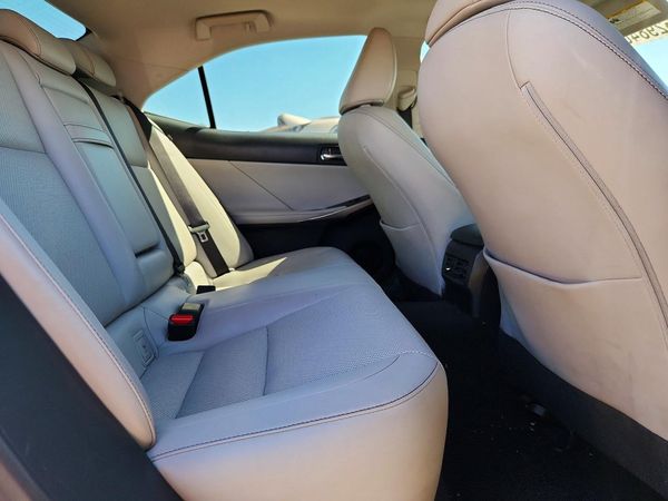 2016 LEXUS IS 200t