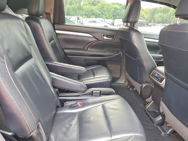 2017 TOYOTA HIGHLANDER SE/XLE