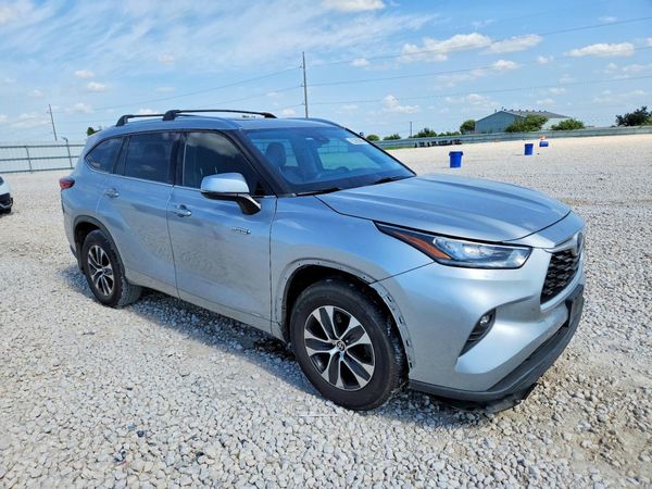 2020 TOYOTA HIGHLANDER XLE