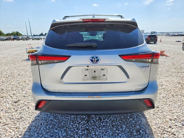 2020 TOYOTA HIGHLANDER XLE