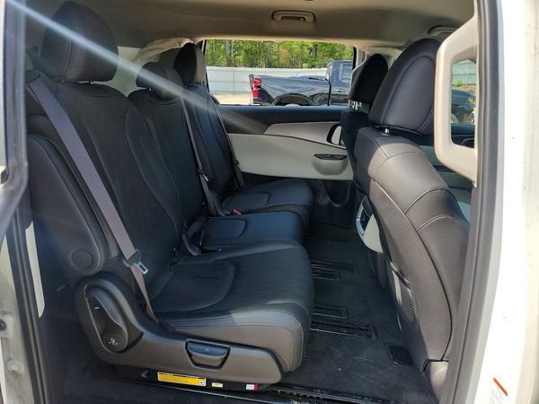 2023 KIA CARNIVAL LX, LX Seat Package