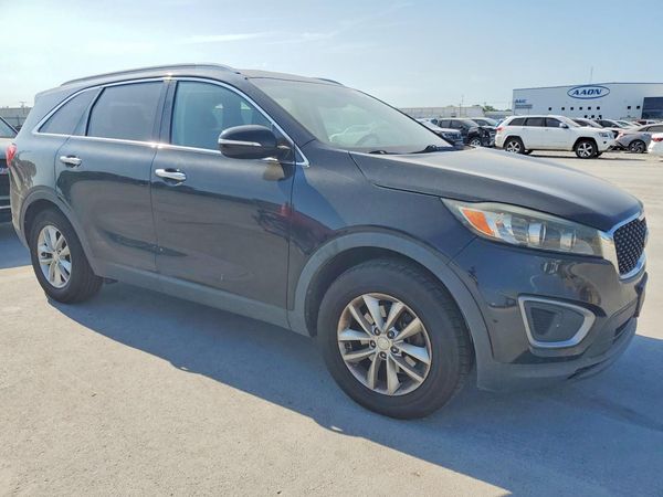 2016 KIA SORENTO L / LX