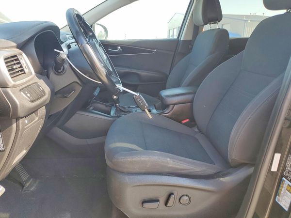 2016 KIA SORENTO L / LX
