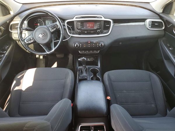 2016 KIA SORENTO L / LX