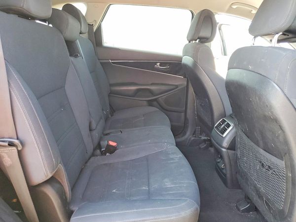 2016 KIA SORENTO L / LX