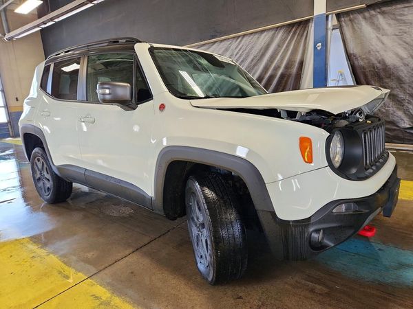 2018 JEEP RENEGADE Trailhawk — Passenger 3/4