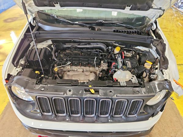2018 JEEP RENEGADE Trailhawk — Engine bay