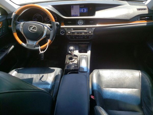2013 LEXUS ES 300h