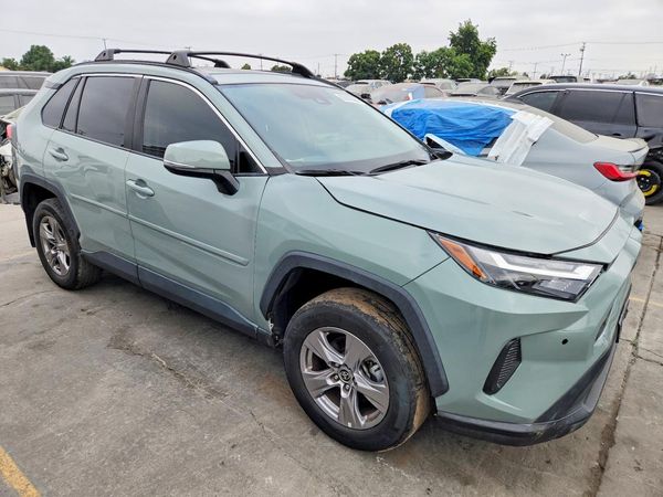 2023 TOYOTA RAV4 XLE