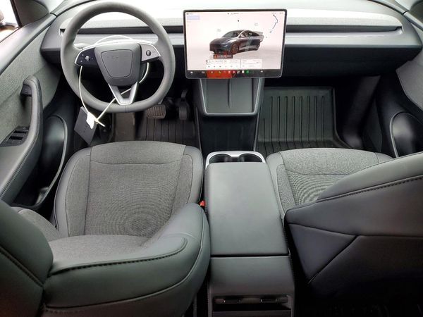 2026 TESLA MODEL Y