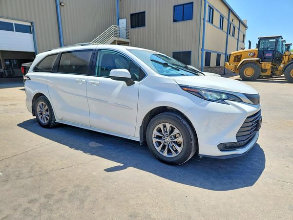 2022 TOYOTA SIENNA LE
