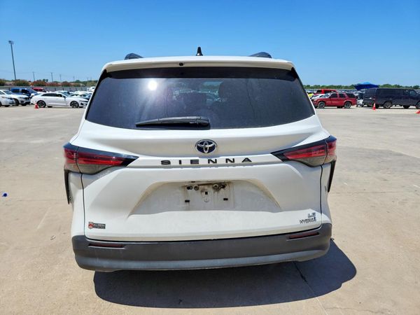 2022 TOYOTA SIENNA LE