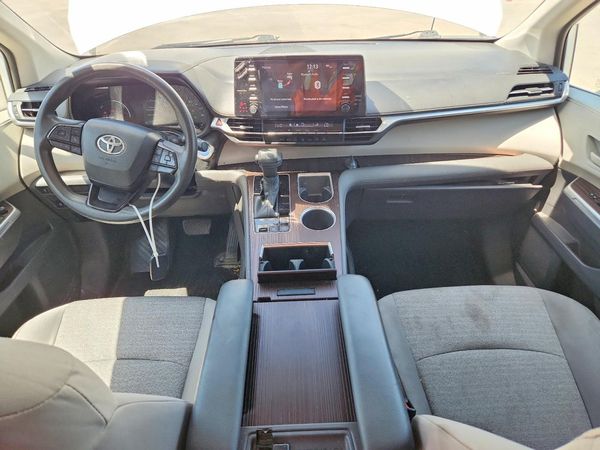 2022 TOYOTA SIENNA LE