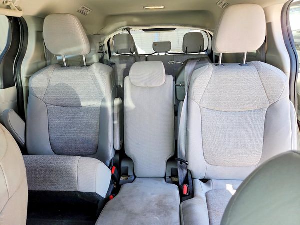 2022 TOYOTA SIENNA LE