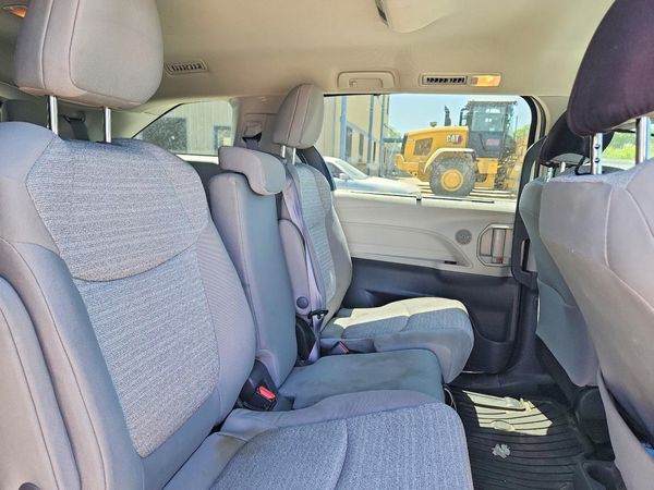 2022 TOYOTA SIENNA LE