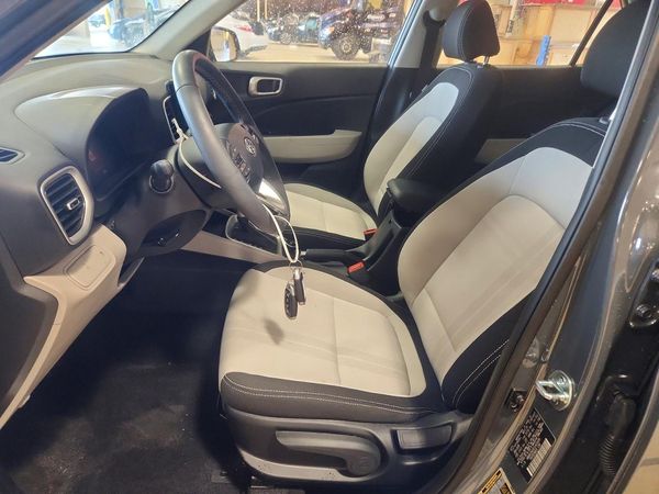 2026 HYUNDAI VENUE SEL, SEL w/ 2-Tone Roof