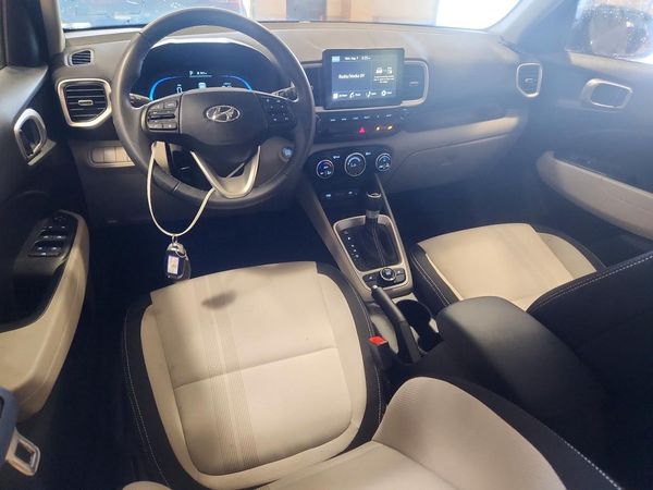 2026 HYUNDAI VENUE SEL, SEL w/ 2-Tone Roof