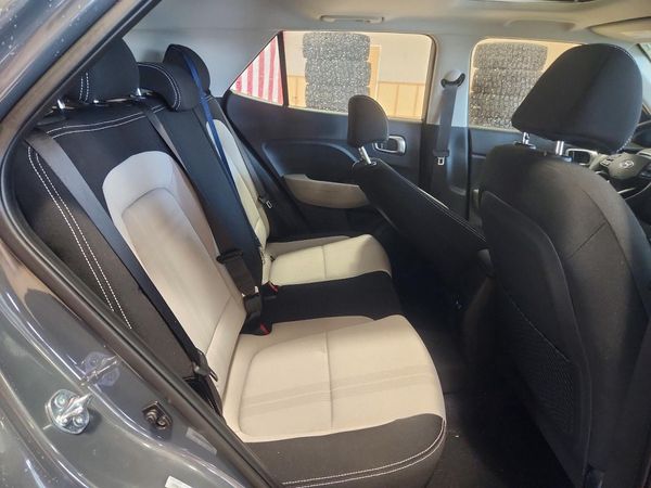 2026 HYUNDAI VENUE SEL, SEL w/ 2-Tone Roof