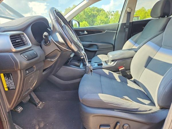 2016 KIA SORENTO L / LX