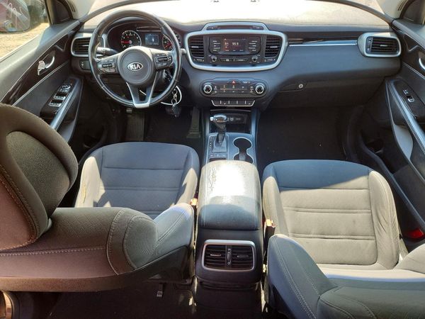 2016 KIA SORENTO L / LX