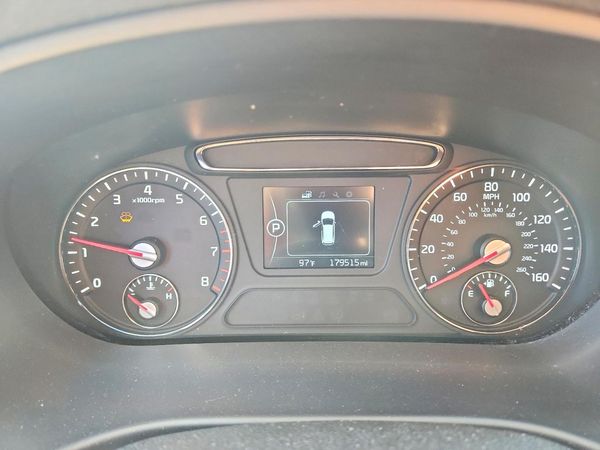 2016 KIA SORENTO L / LX