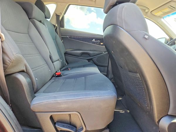 2016 KIA SORENTO L / LX