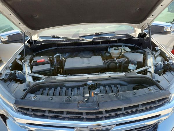 2020 CHEVROLET SILVERADO LT — Engine bay