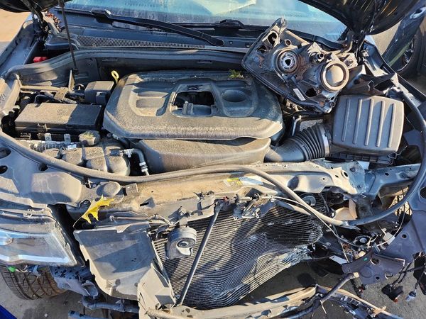 2020 JEEP CHEROKEE Laredo — Engine bay