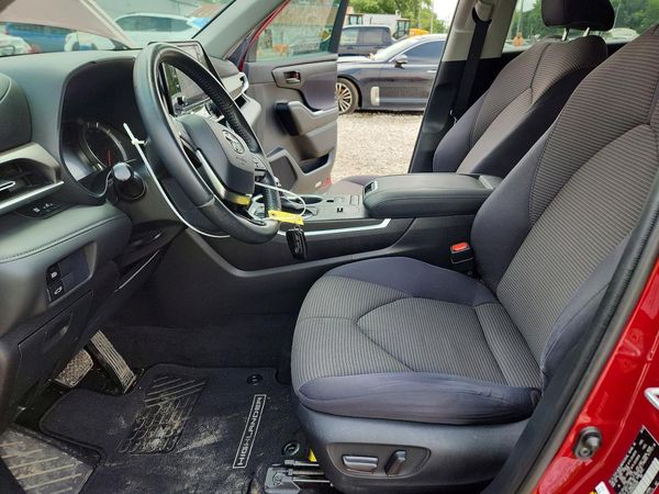 2021 TOYOTA HIGHLANDER LE