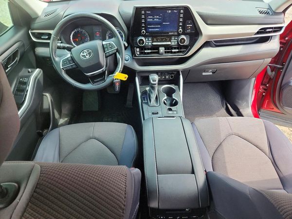 2021 TOYOTA HIGHLANDER LE