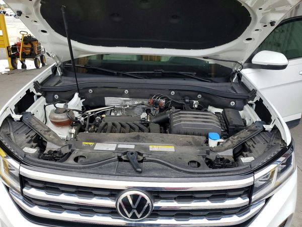 2022 VOLKSWAGEN ATLAS SE w/ Tech — Engine bay