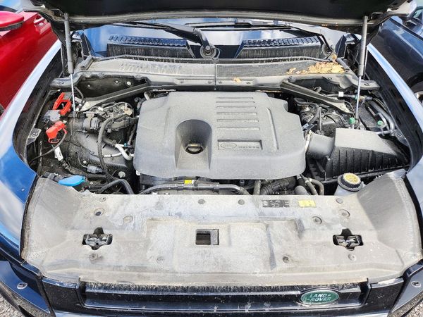 2025 LAND ROVER DEFENDER 110 X — Engine bay