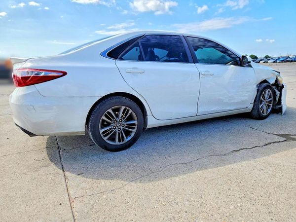 2016 TOYOTA CAMRY