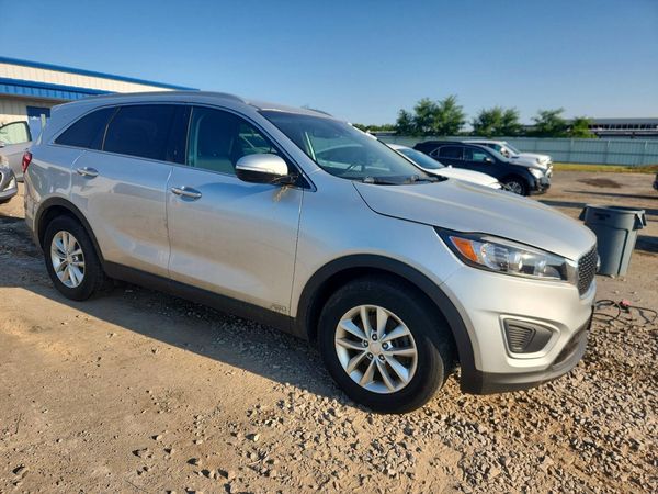 2017 KIA SORENTO L, LX