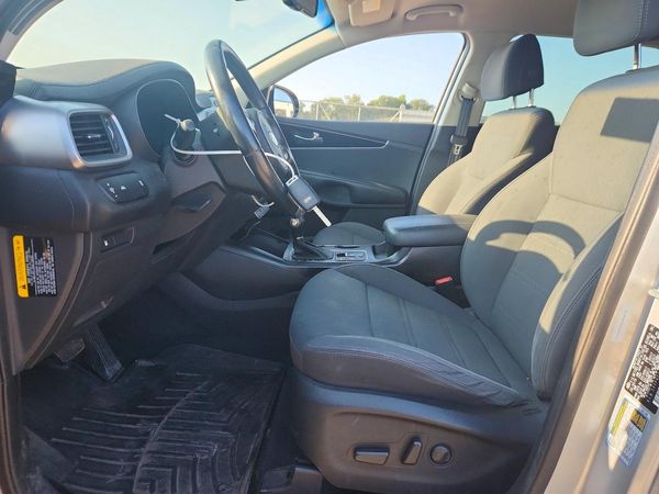 2017 KIA SORENTO L, LX