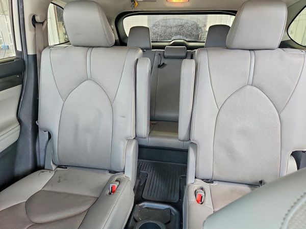 2022 TOYOTA HIGHLANDER Limited