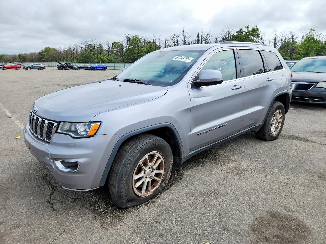 2019 JEEP CHEROKEE Laredo — Front 3/4