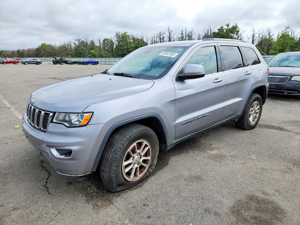 2019 JEEP CHEROKEE Laredo — Front 3/4