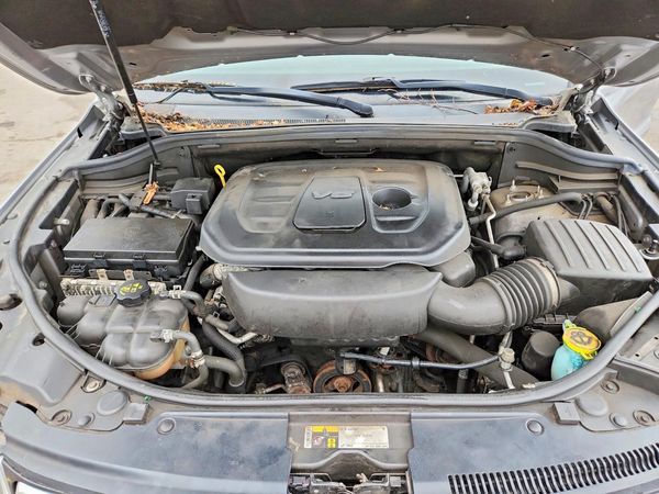 2019 JEEP CHEROKEE Laredo — Engine bay
