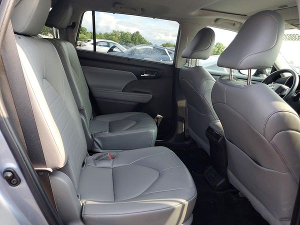 2022 TOYOTA HIGHLANDER