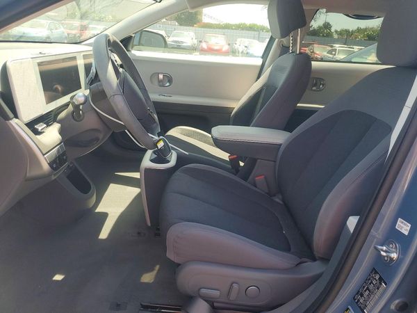2024 HYUNDAI IONIQ SE
