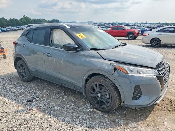 2021 NISSAN KICKS